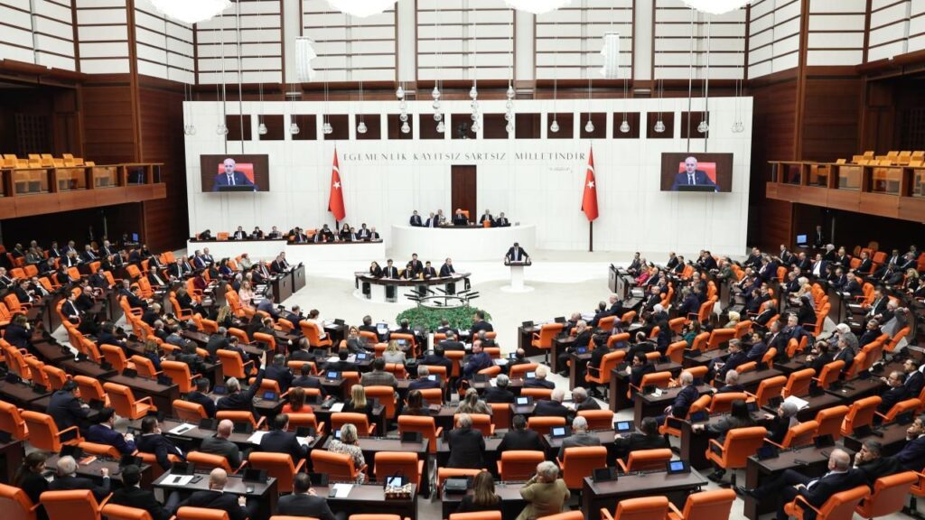 946 kanun teklifi sunuldu: En çok yazılı soru önergesi CHP’den