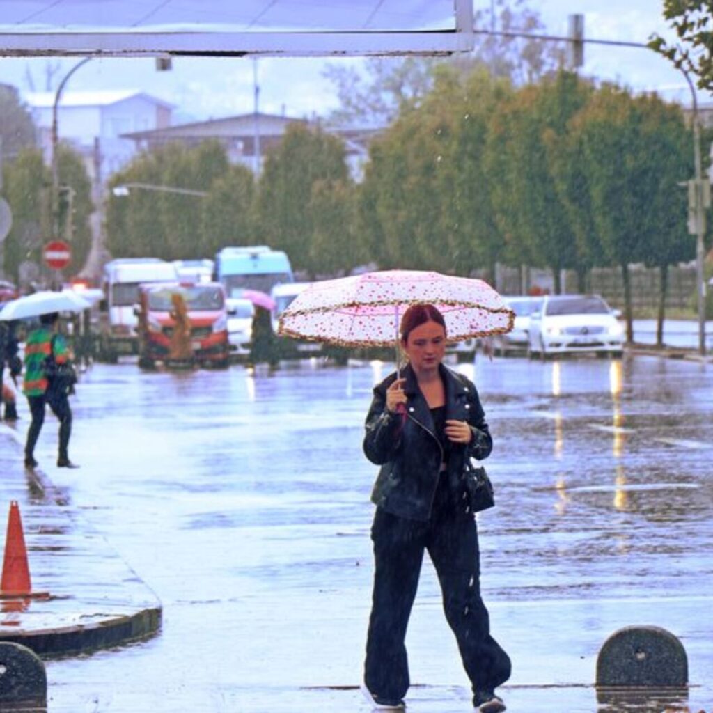 AKOM’dan İstanbul için uyarı! Sıcaklık 6-10 derece düşüyor!