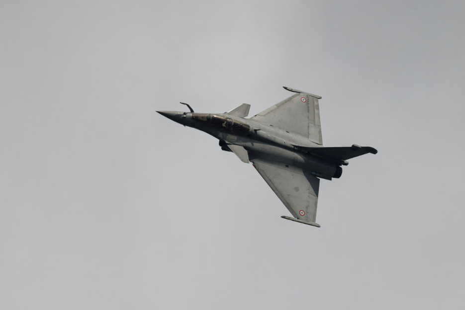 Baltık denizinde tehlikeli karşılaşma: Rus füzeleri Fransız uçağını hedef aldı