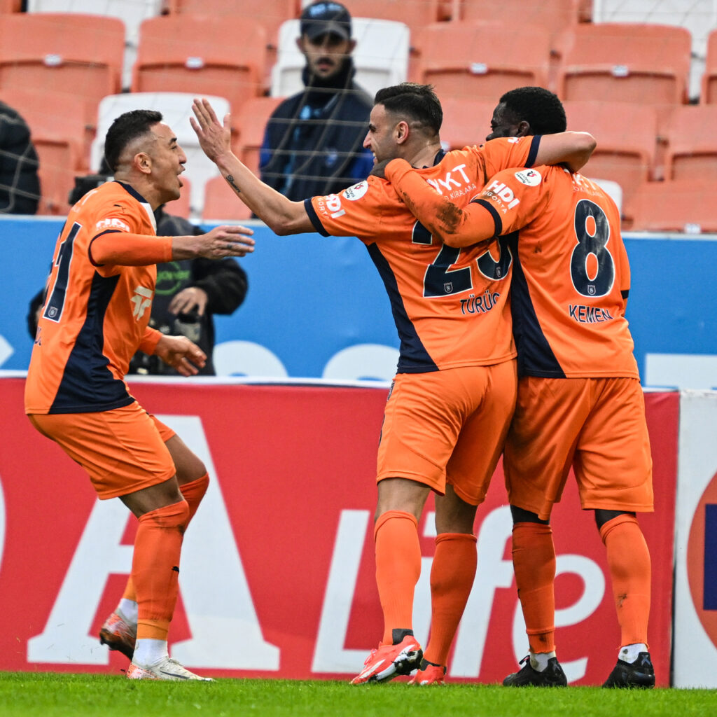 Başakşehir 3 puanı tek golle aldı!