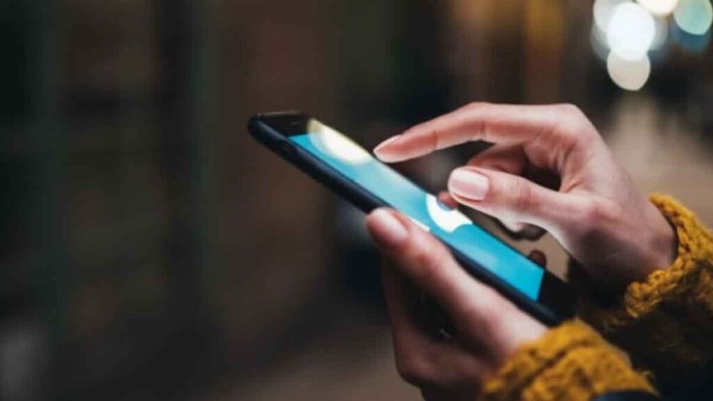 Bu akıllı telefon soğukta renk değiştiriyor…