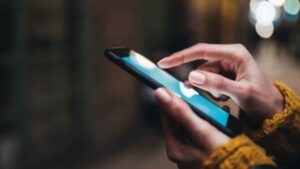 Bu akıllı telefon soğukta renk değiştiriyor…