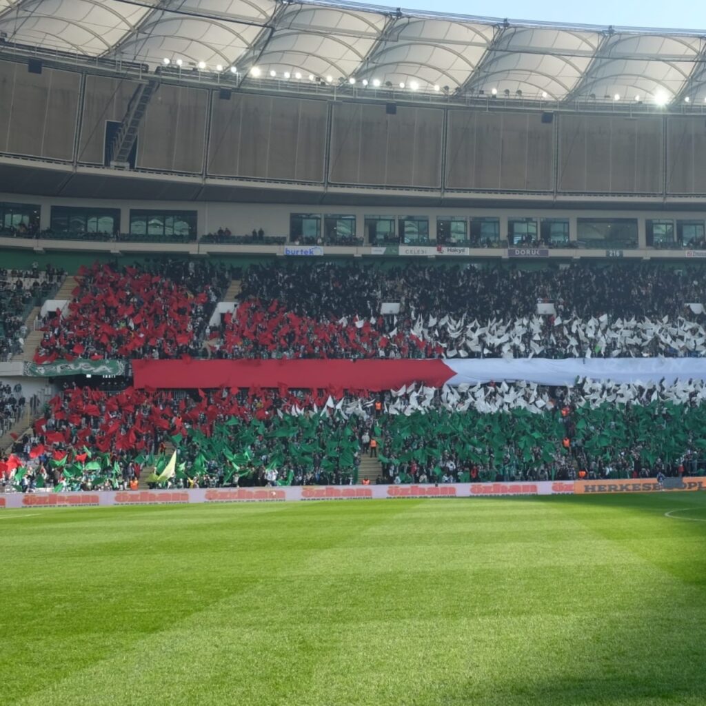 Bursaspor taraftarından Filistin’e destek