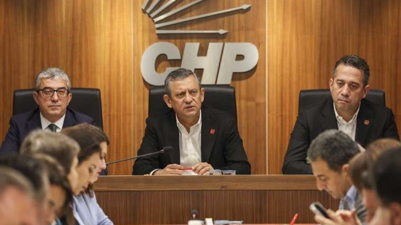 CHP İstanbul İl Başkanlığı’nda milletvekilleri ‘Akpolat’ için bir araya geldi