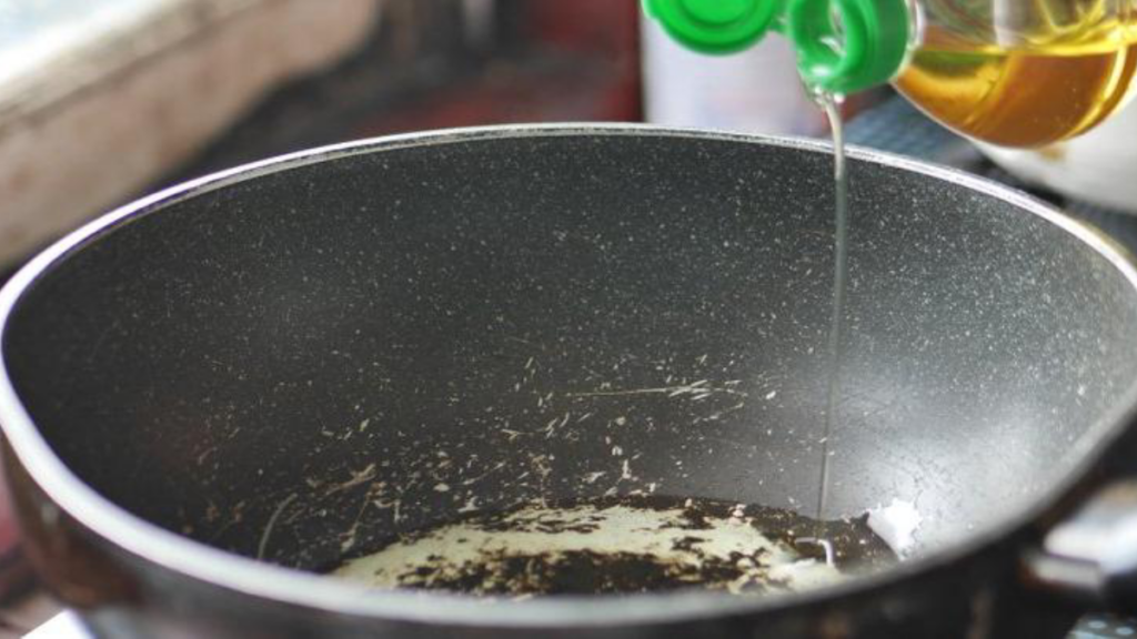 Çizilmiş tavayı tencereyi acilen atın: 5 saniyede 2 milyon tane salıyor