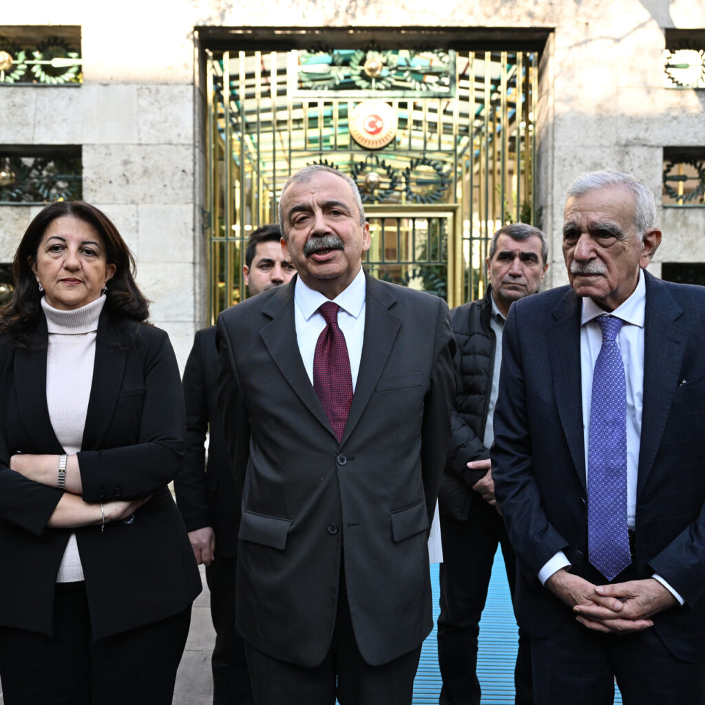 DEM heyeti Demirtaş’ı ziyaret etti