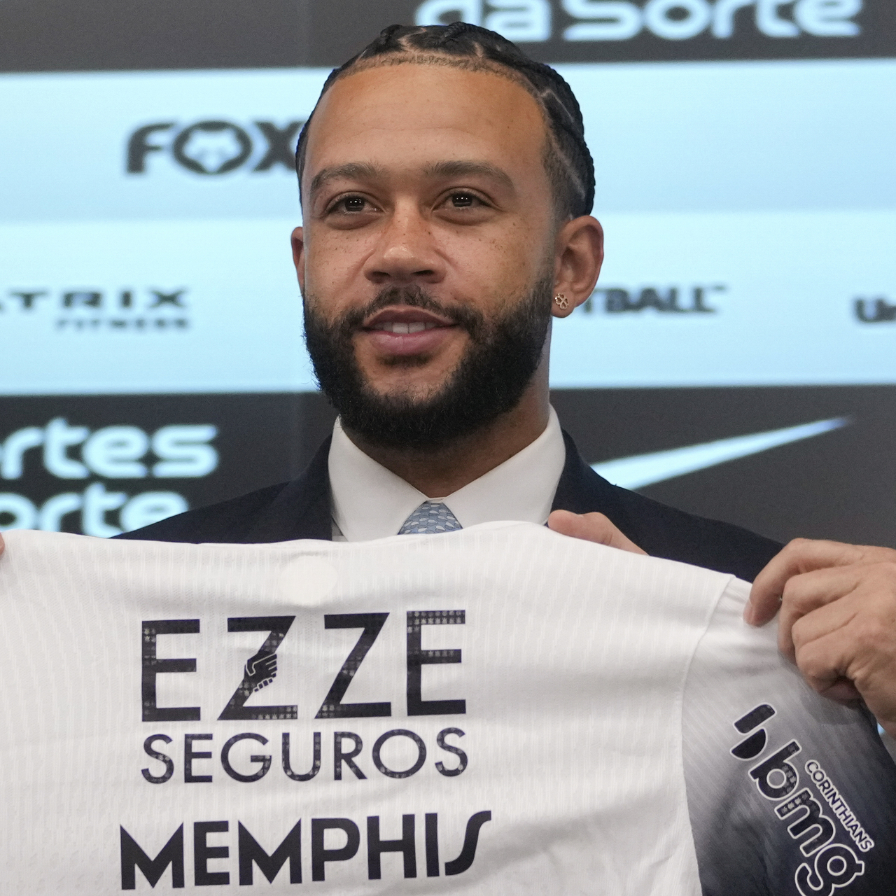 Depay imzayı attı: Sözleşmesi dudak uçuklattı!