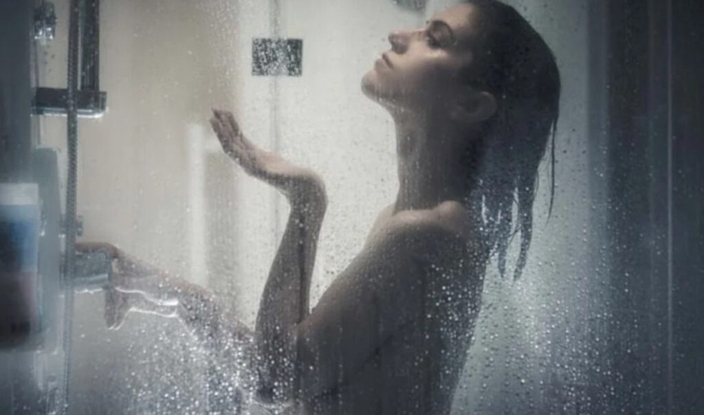 Duşta telefonunuzu yanınıza almayın: Hoş olmayan görüntüler için uyarı geldi