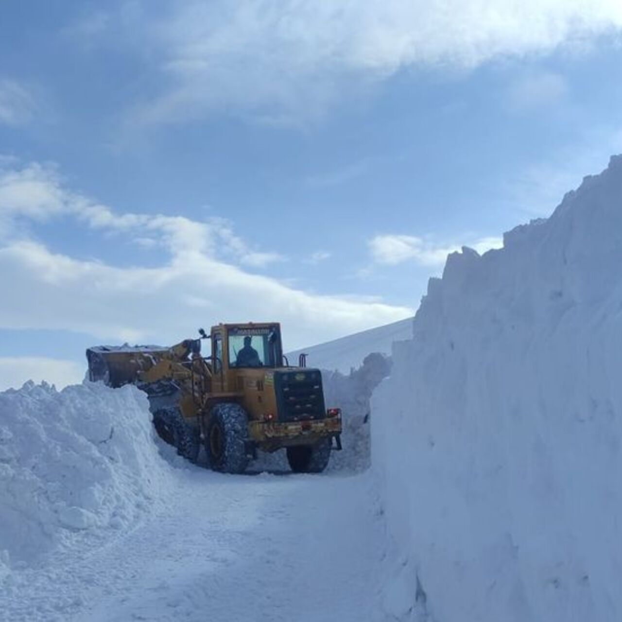 İran sınırında 3 metrelik kar