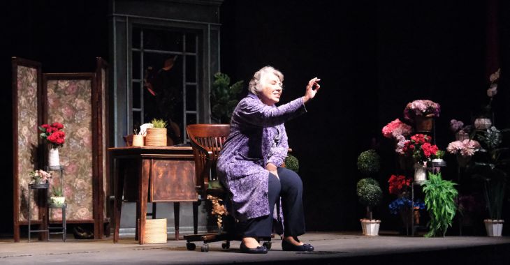 Işıl Yücesoy’un müzikli oyunu ‘İzninle’ Bursa’da sahnelendi