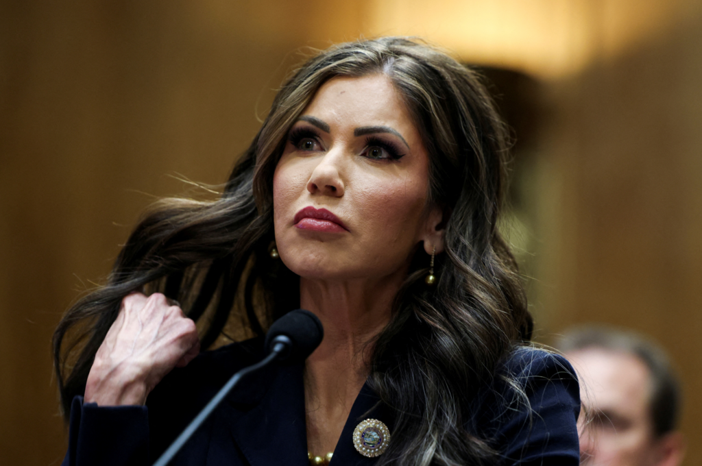 Kristi Noem, ABD’nin İç Güvenlik Bakanı Oldu