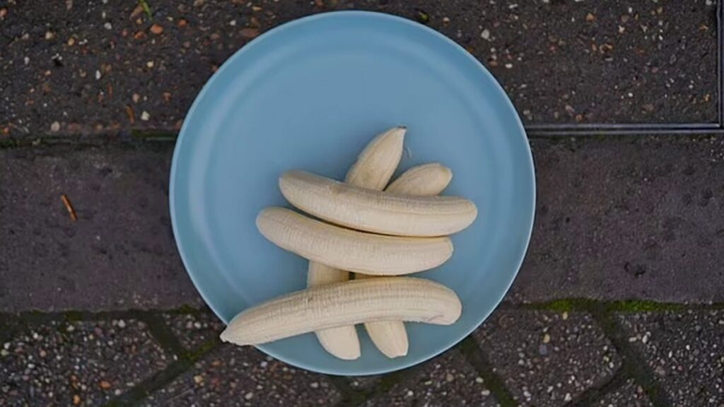 Mahallede her ayın 2’sinde beliren muzların sırrını kimse çözemiyor: Polis bile dahil oldu