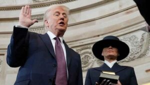 Melania Trump’ın yemin törenindeki kombinin fiyatı dudak uçuklattı: Görünümü dalga konusu olmuştu