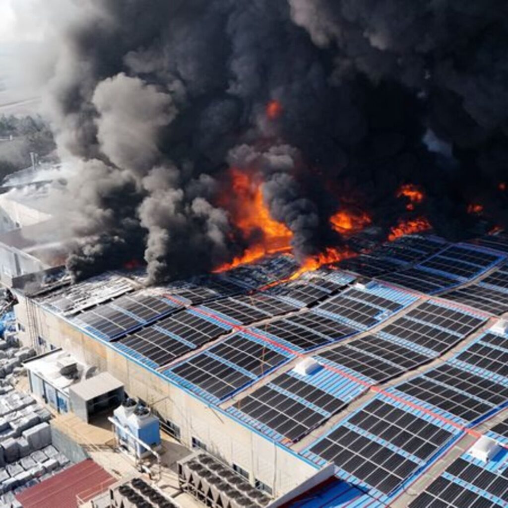 Oyuncak fabrikasında yangın çıktı!