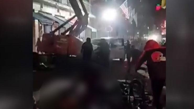 SON DAKİKA… ABD’de araç kalabalığın arasına daldı: Ölü ve yaralılar var