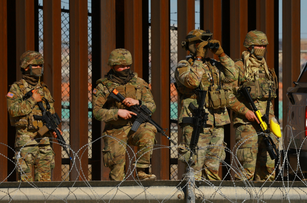 Trump, göçmenlere karşı savaş açtı: Güney sınırına yığılma yapılıyor