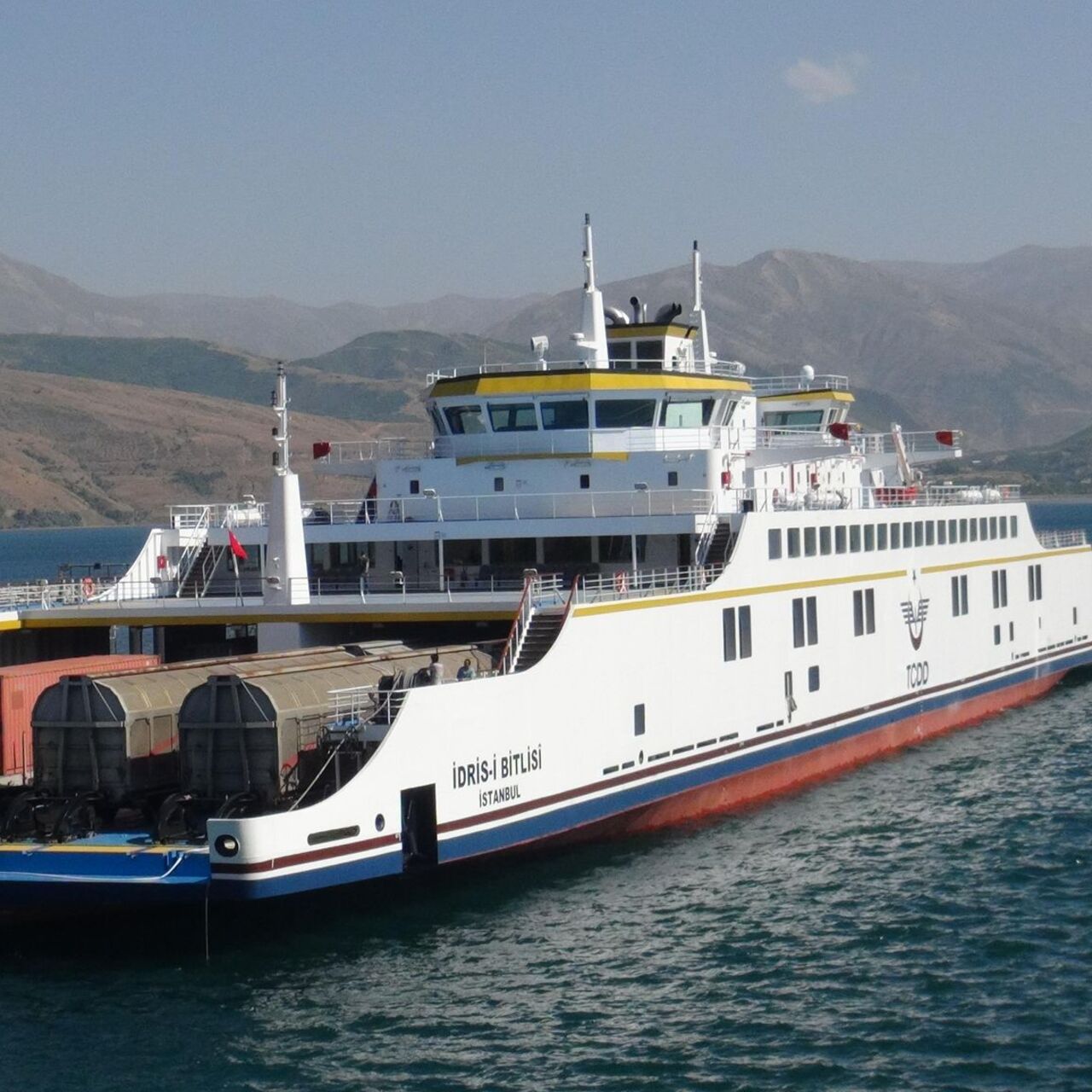 Türkiye’nin en büyük feribotları Van Gölü’nde hizmet veriyor