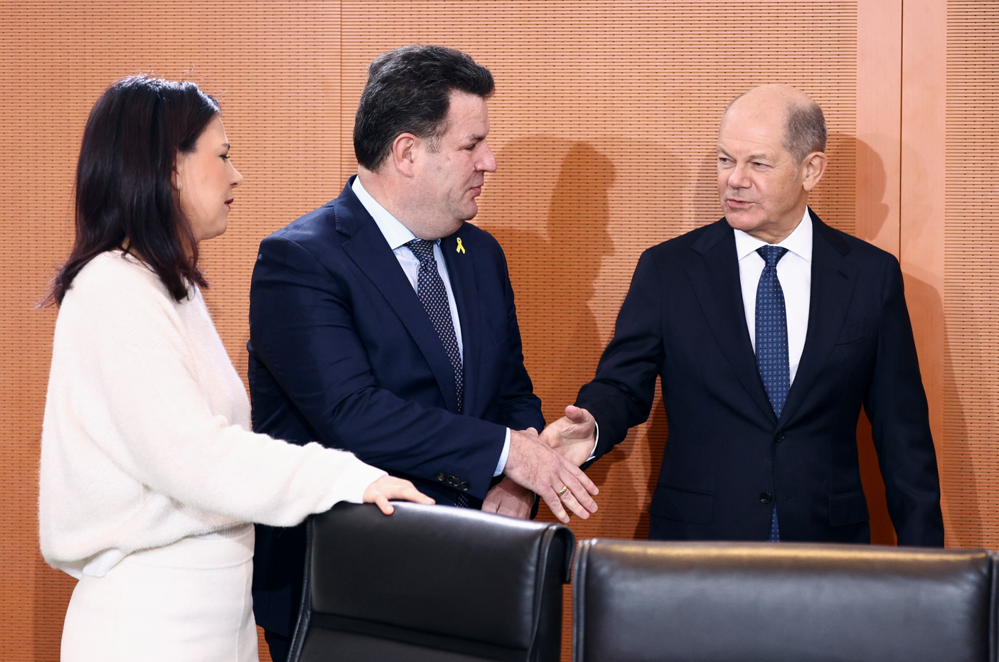 Ukrayna’daki savaş, Alman hükümetini ikiye böldü