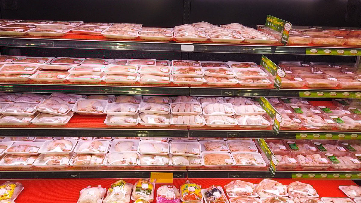 Ünlü markette satılan tavuk ürünleri raflardan toplanıyor