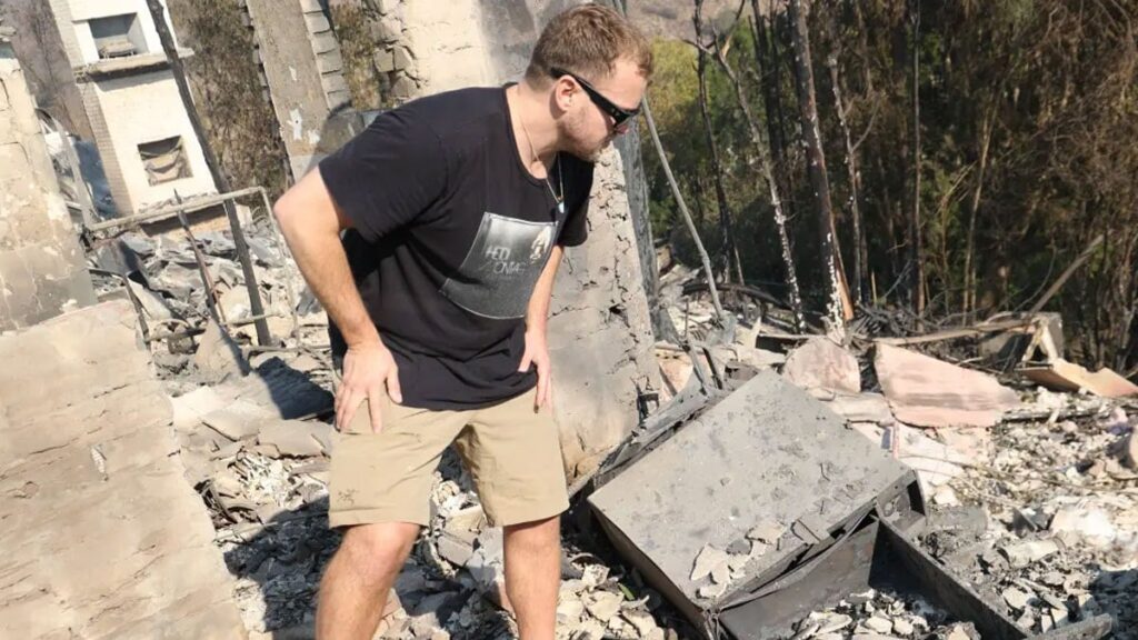 Yangında her şeyini kaybetti: "Zengin değilim" diyen ünlüye canlı yayında para yağdı