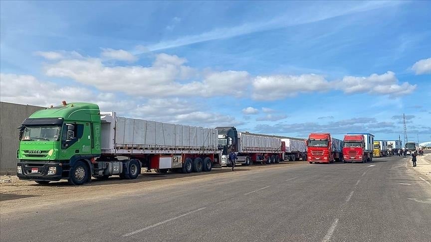 Yardım kamyonları, aylardır kapalı olan Refah kapısından Gazze’ye girdi