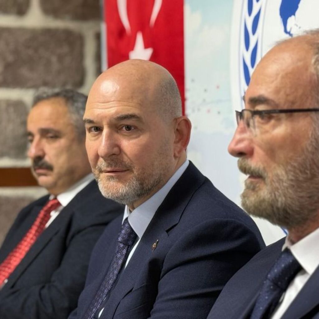 "Aktif siyaseti bırakacağım"