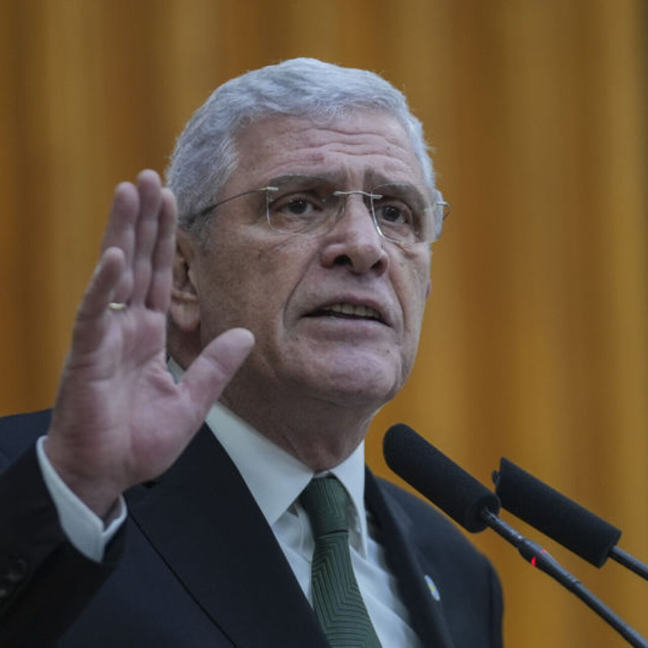 "Milletten saklayacak planımız yok"