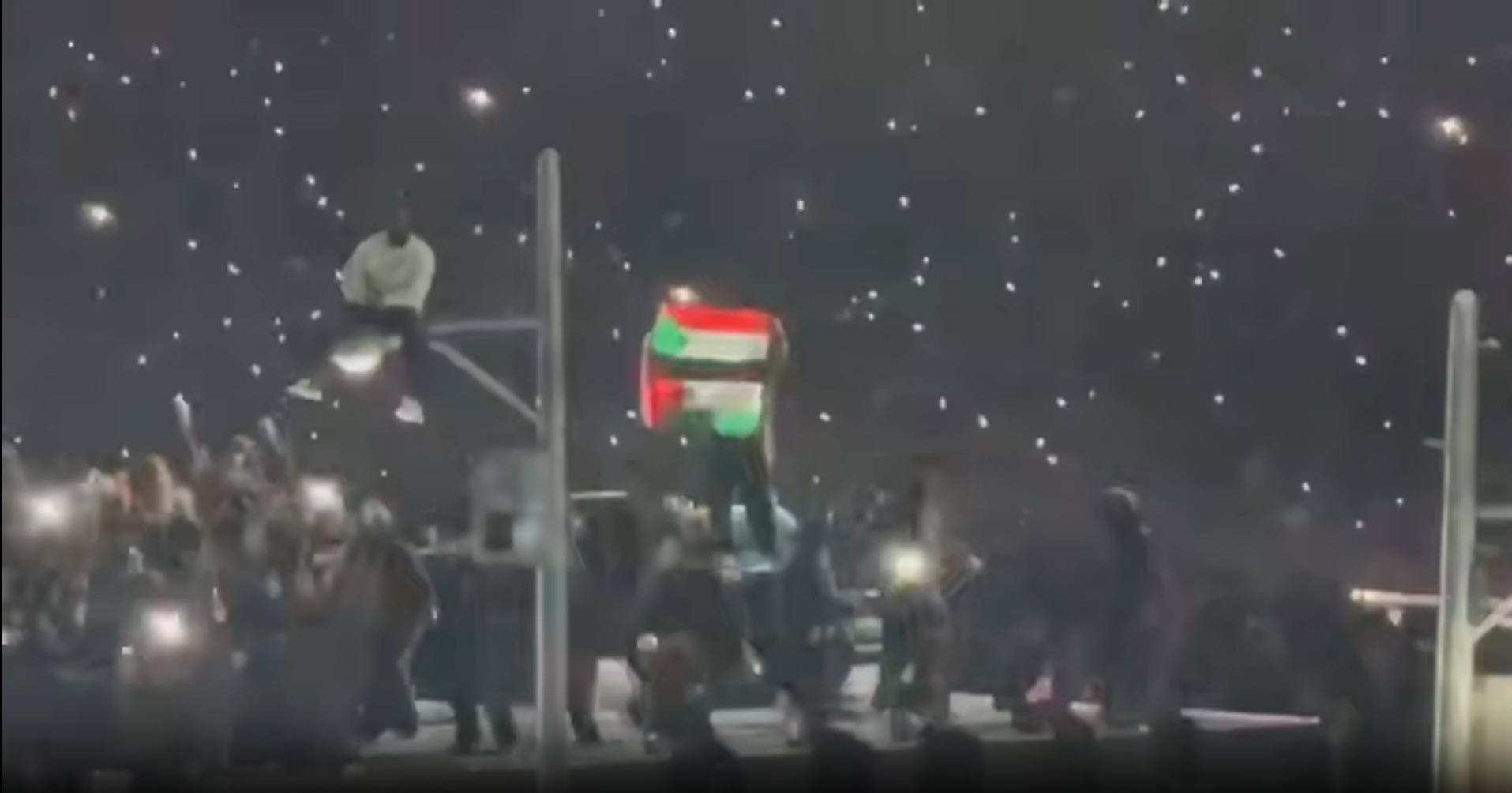 ABD’nin en ünlü maçında Gazze bayrağı dalgalandırdı, ömür boyu men edildi