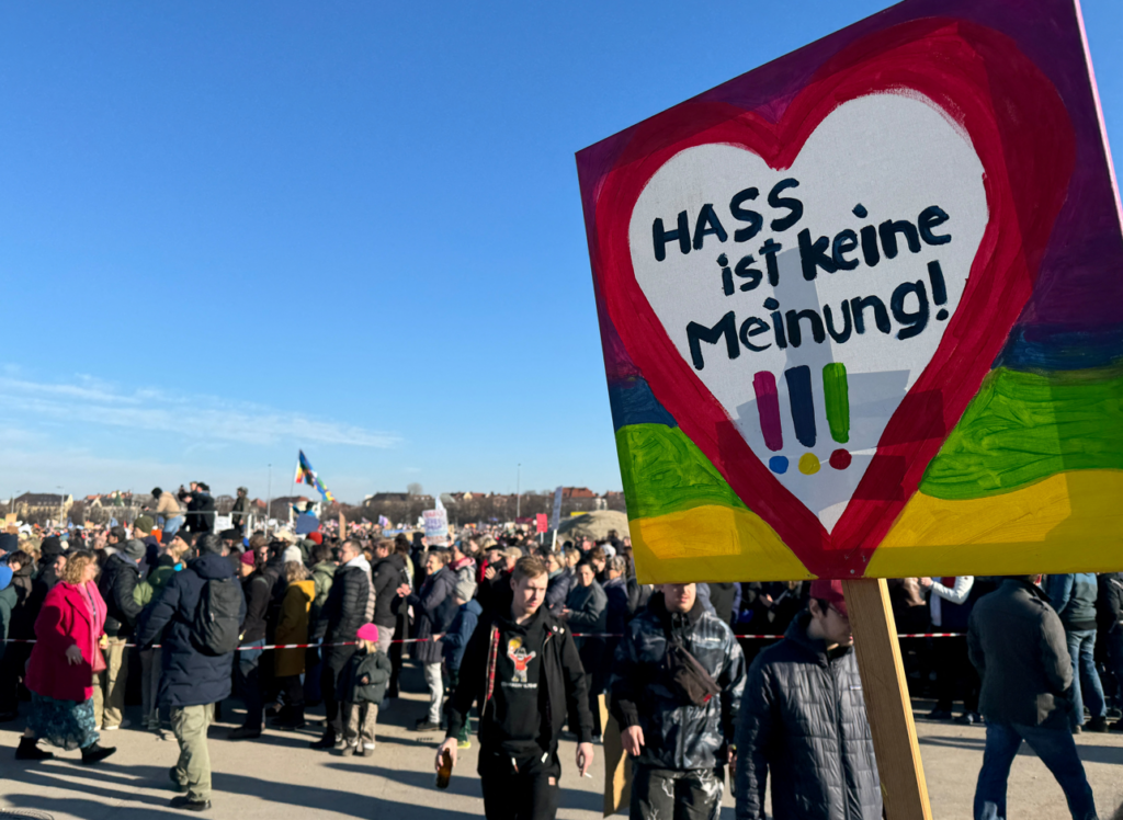 Almanlar, aşırı sağa karşı ayaklandı