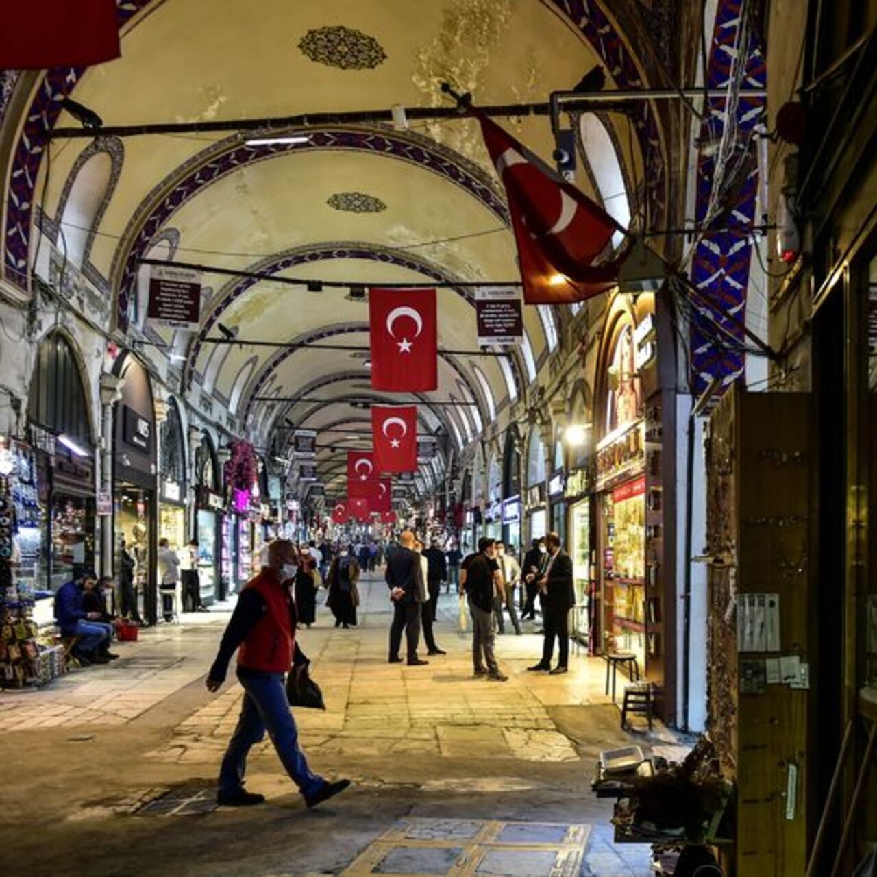 Başkan yardımcısı da gözaltında! Kapalıçarşı’da ‘kara para’ operasyonu!