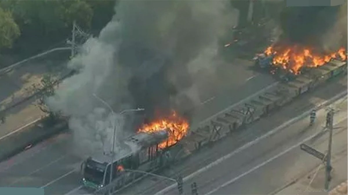 Brezilya’da acil iniş yapmaya çalışan uçak, otobüsle çarpıştı