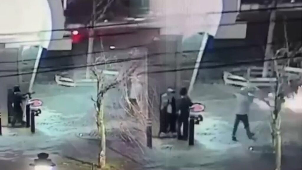 Brüksel polisi, etrafa ateş açtıktan sonra tünellere kaçan saldırganları arıyor