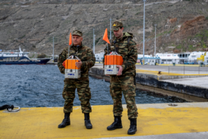 Depremlerin sarstığı Santorini’de, acil tahliye limanı kuruluyor