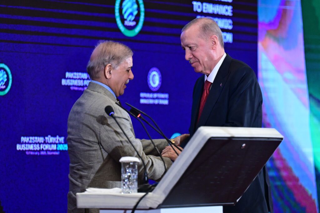 Erdoğan, Pakistan Başbakanı Şahbaz Şerif’le görüştü