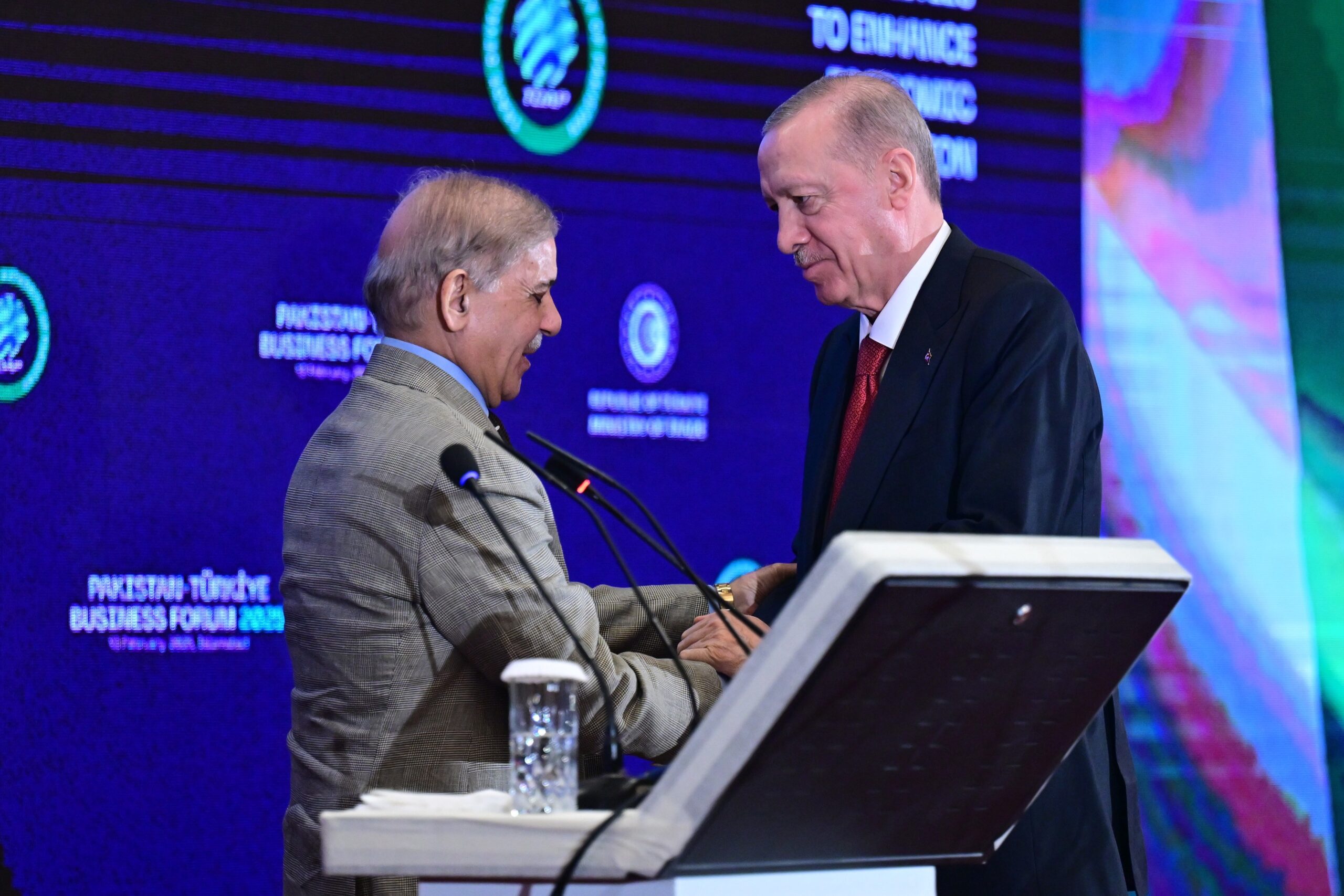 Erdoğan, Pakistan Başbakanı Şahbaz Şerif’le görüştü