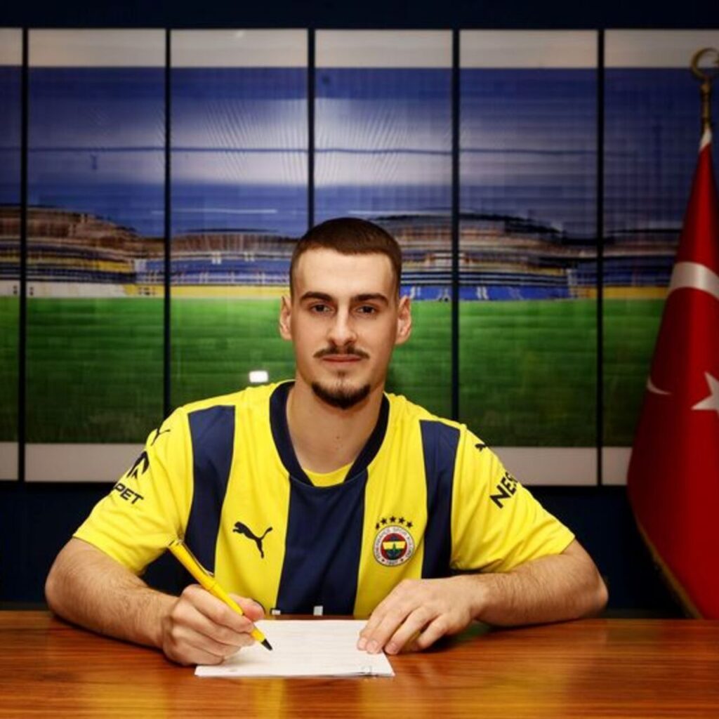 Fenerbahçe ayrılığı açıkladı!