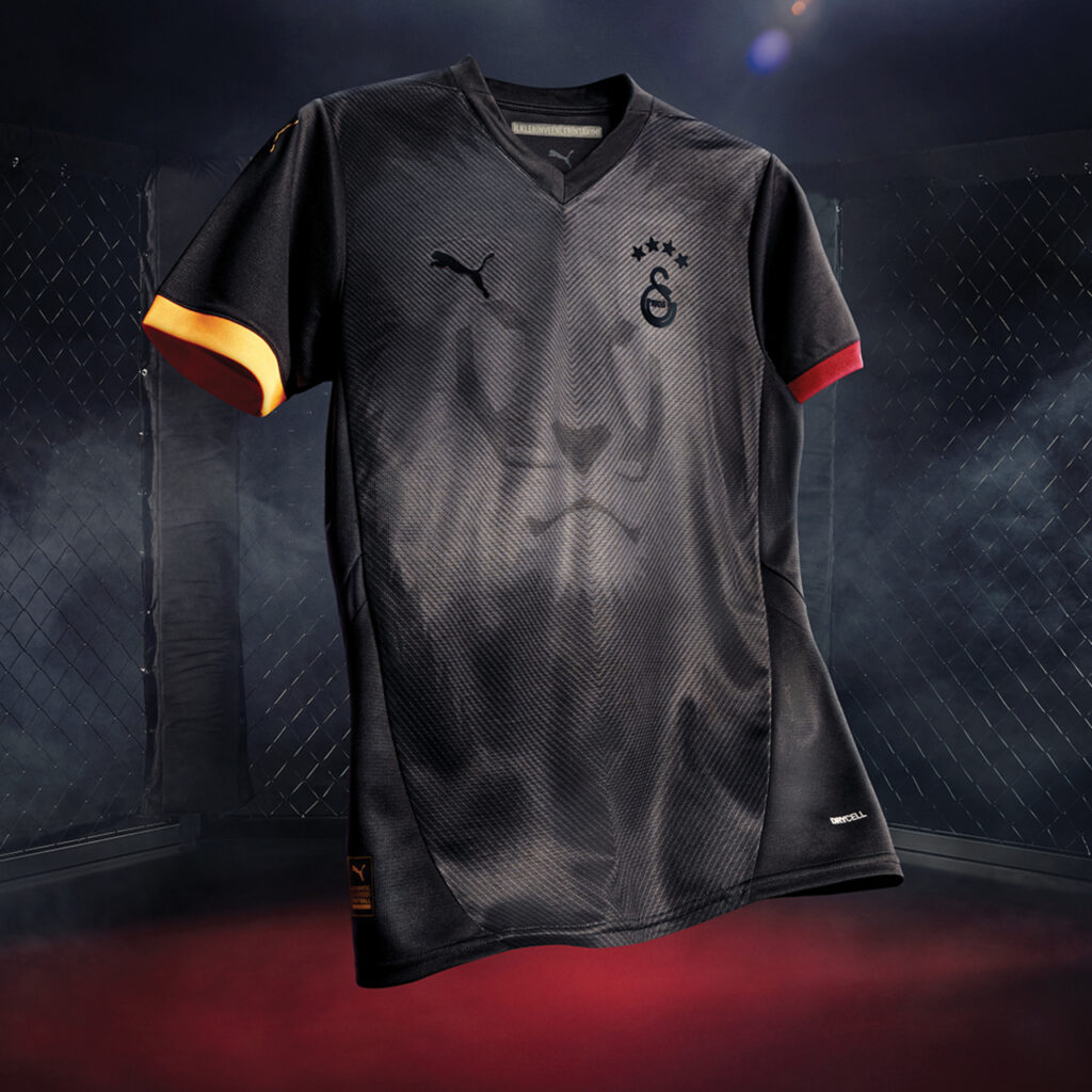 Galatasaray özel formasını tanıttı