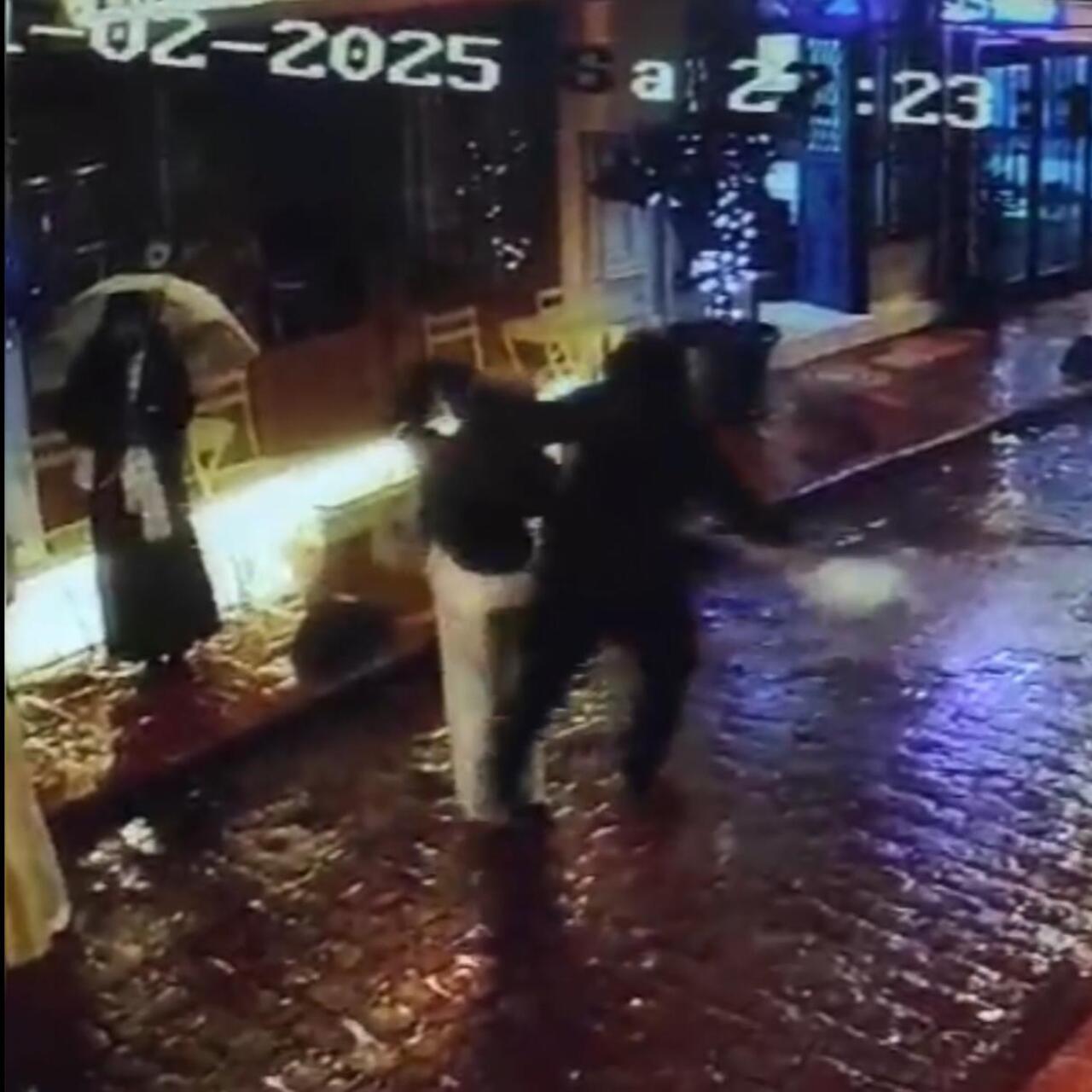 Kadın turiste kapkaç şoku!