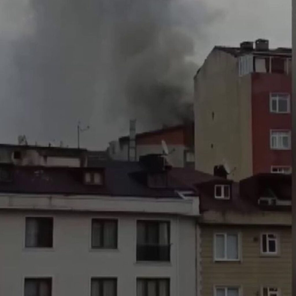 Kağıthane’de korkutan yangın