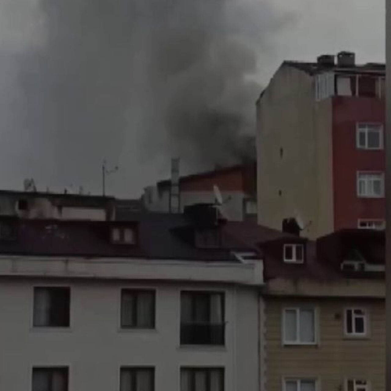 Kağıthane’de korkutan yangın