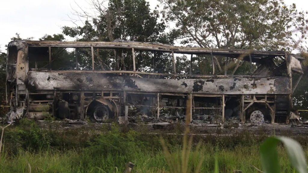 Katliam gibi otobüs kazası: 41 ölü