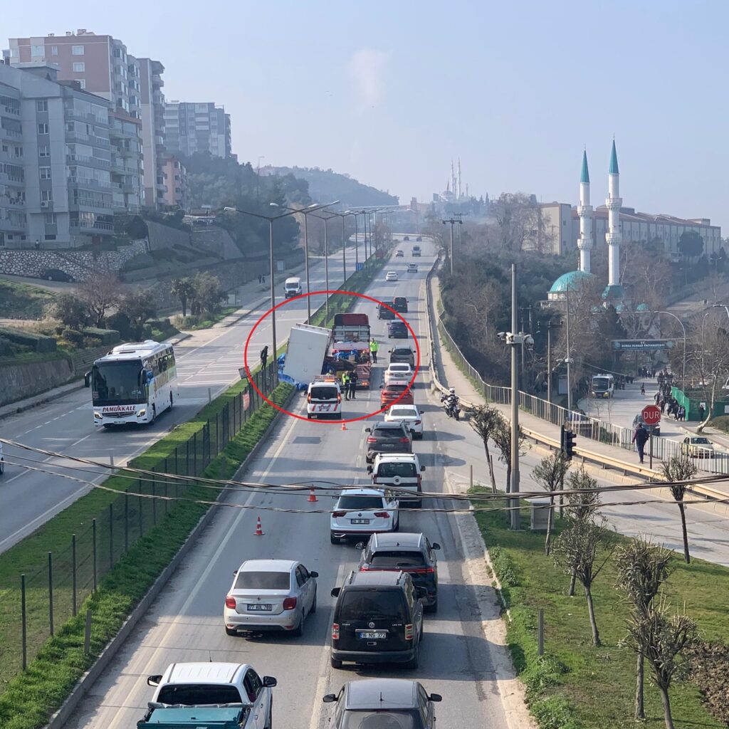 Kontrol paneli TIR’dan düştü