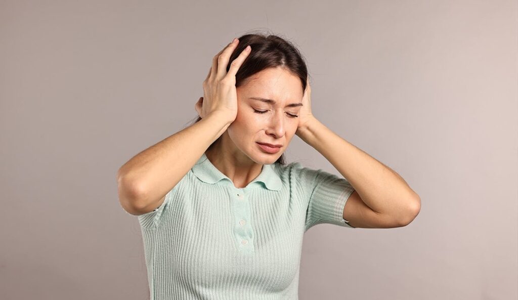 Kulağınızda bu sesleri duyuyorsanız dikkat! Uzman doktor, ölümcül bir nedeni olabileceğini açıkladı