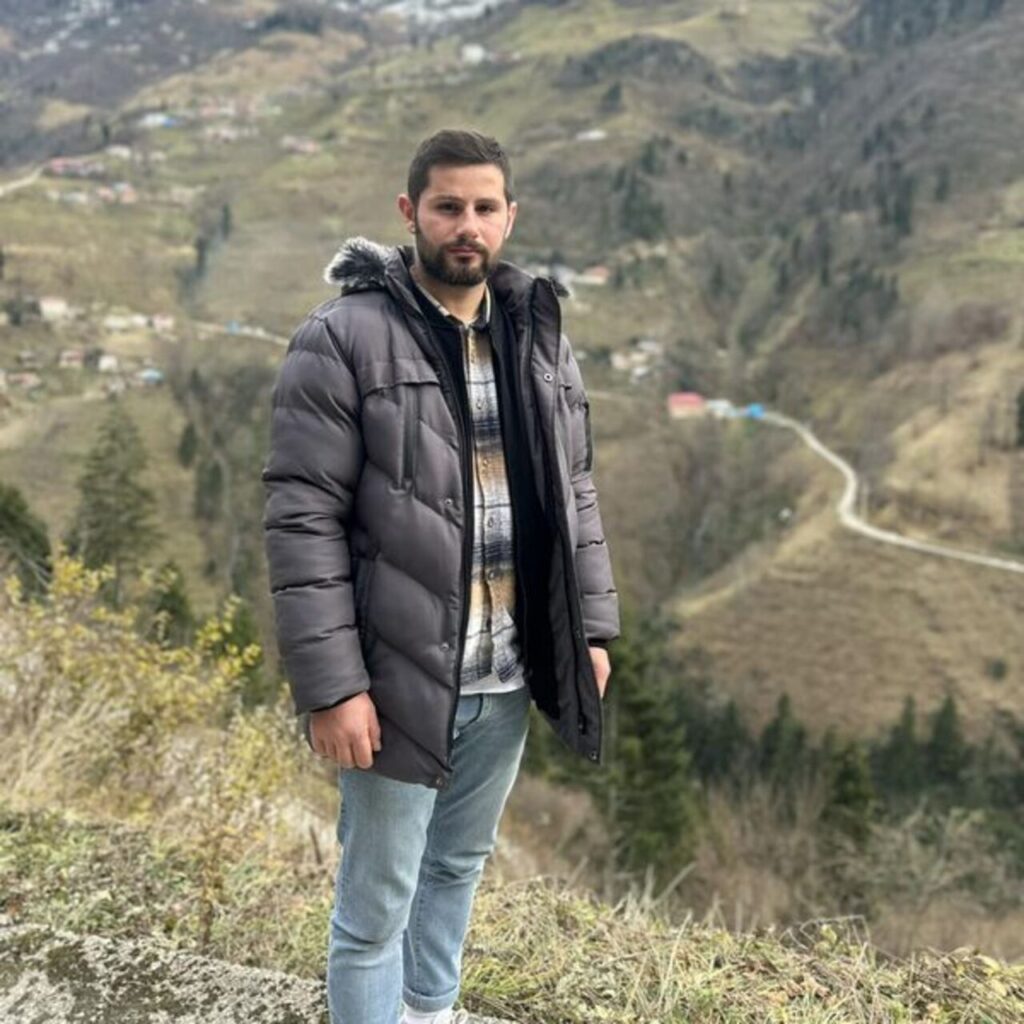 Maganda durmuyor… Kendi asker eğlencesinde vuruldu!