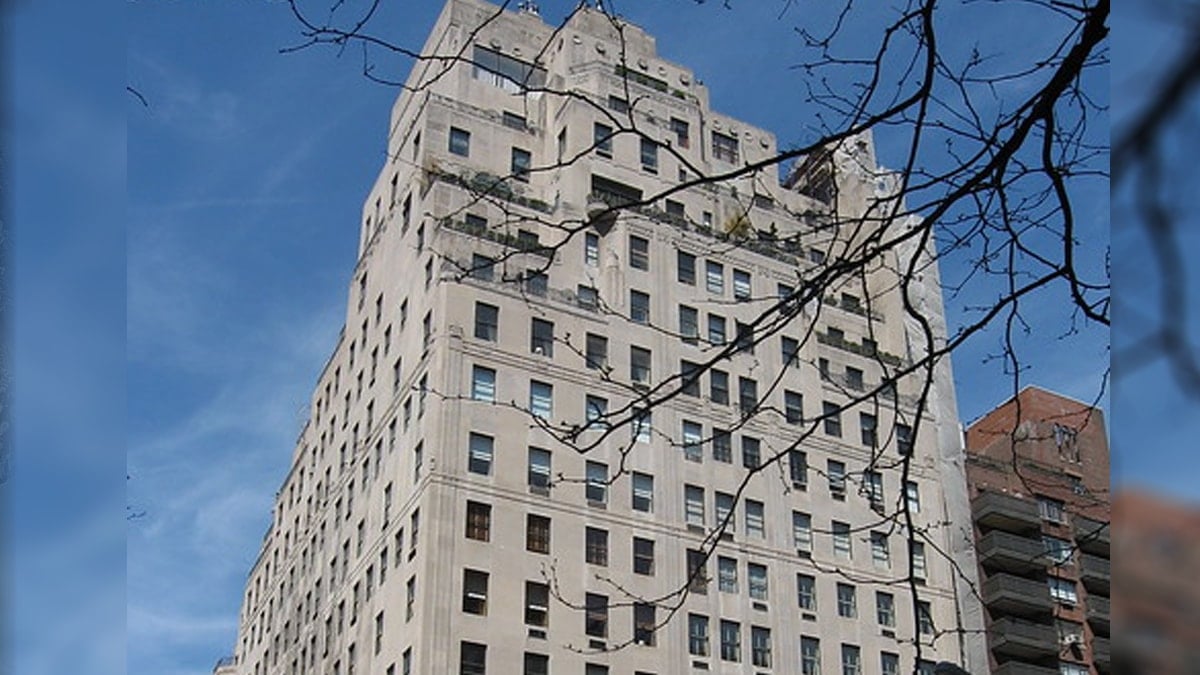 Milyarderler bir bir 95 yıllık bu binadan ev satın alıyor