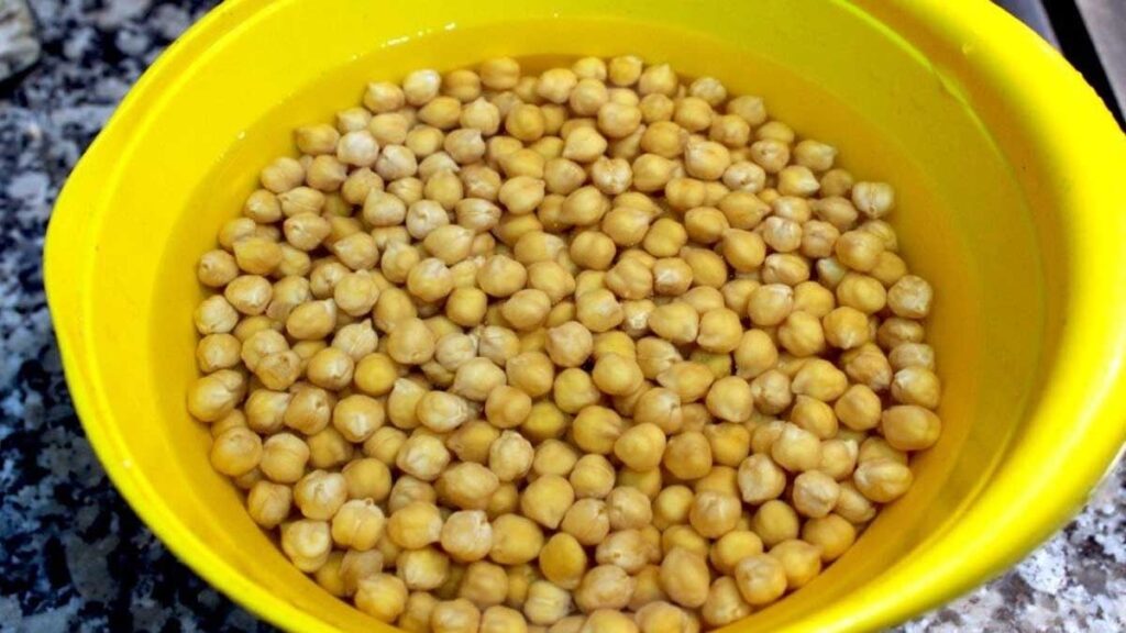 Nohutları çabuk yumuşatmanın sırrı: Şefler bu malzemede hemfikir