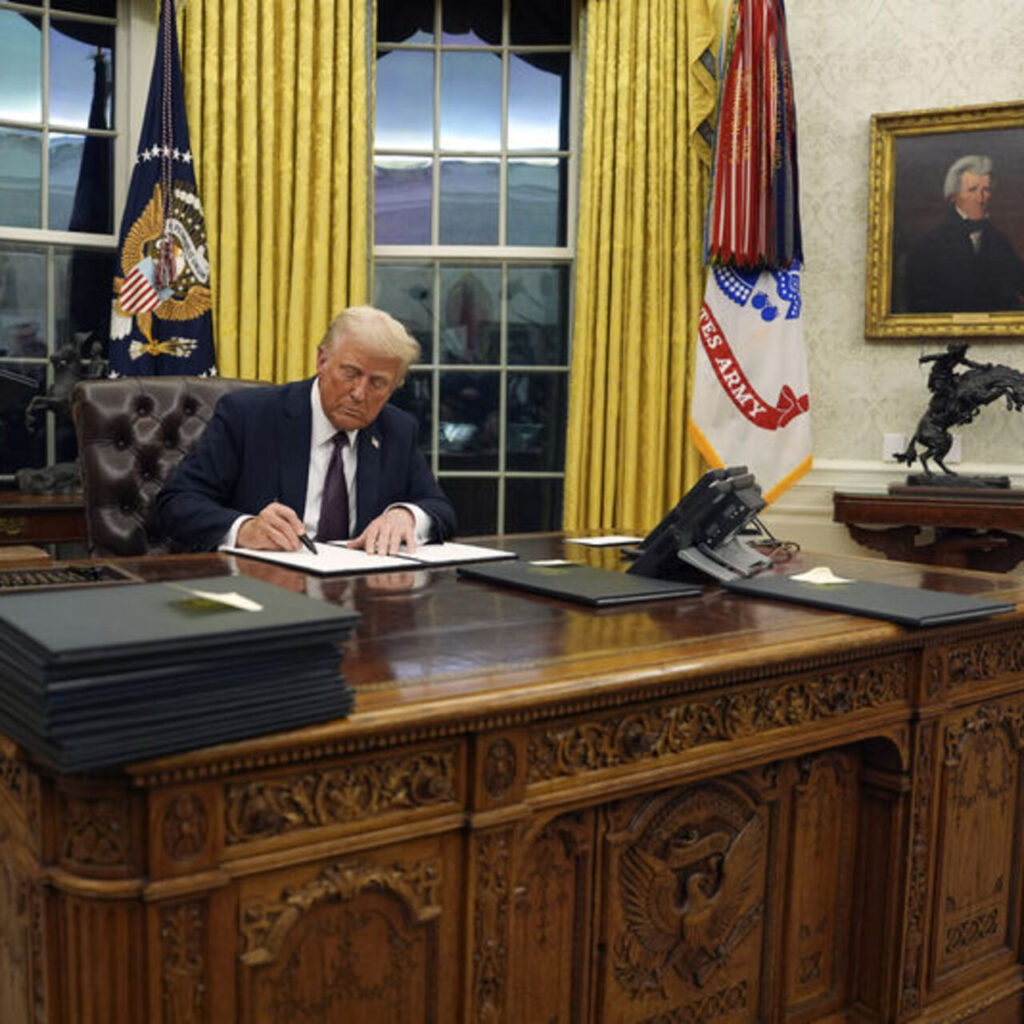 Oval Ofis’in masası değiştirildi