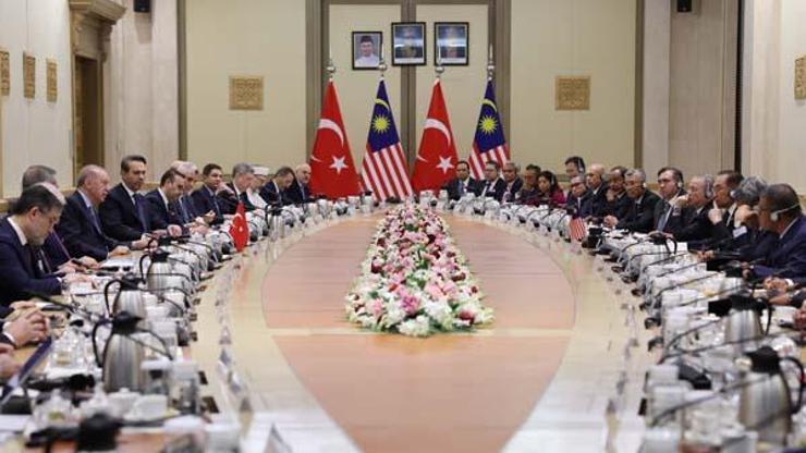 Son Dakika | Cumhurbaşkanı Erdoğan Malezya’da: Başbakan Enver İbrahim ile bir araya geldi
