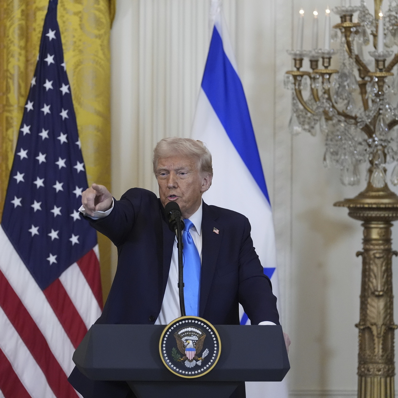 Trump: İsrail Gazze’yi ABD’ye teslim edecek