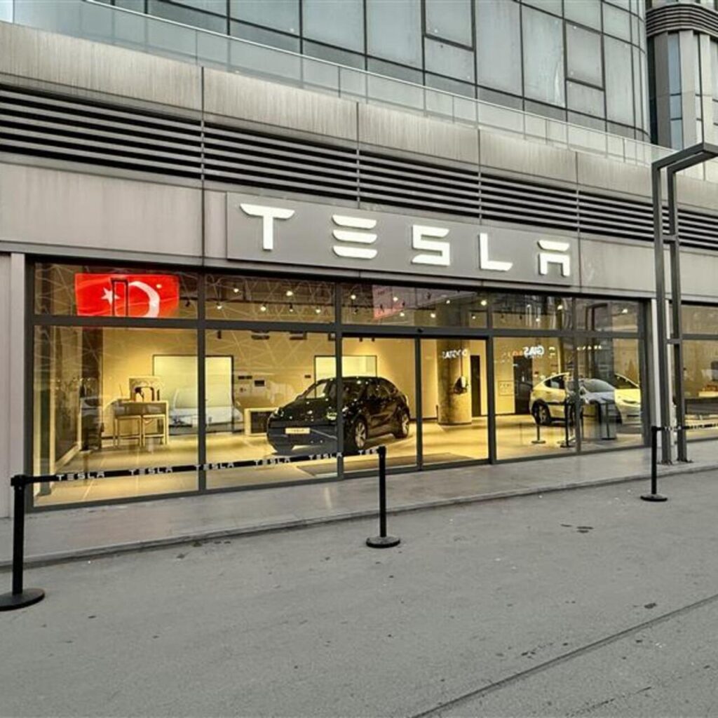 Türkiye’deki üçüncü showroomu açtı